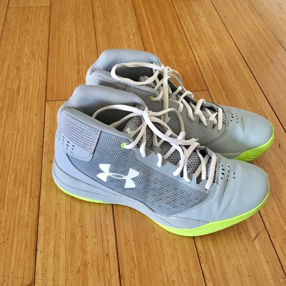 Under Armour women's jet basketball shoes size 8.5